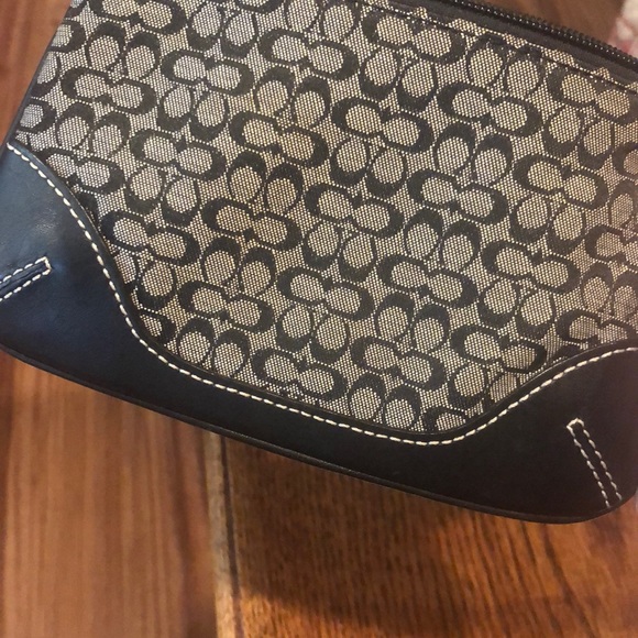 Coach signature logo wristlet - Picture 3 of 3